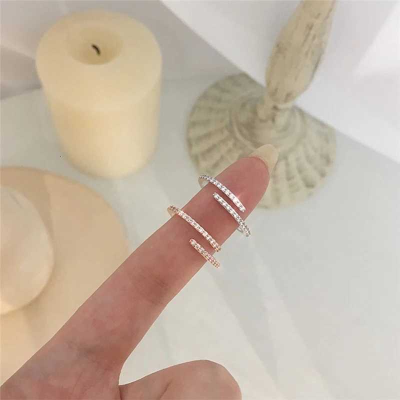 Luxury Rhinestone Rings for Women Simple Hollow Joint Ring Wedding Party Elegant Jewelry Gifts W250812