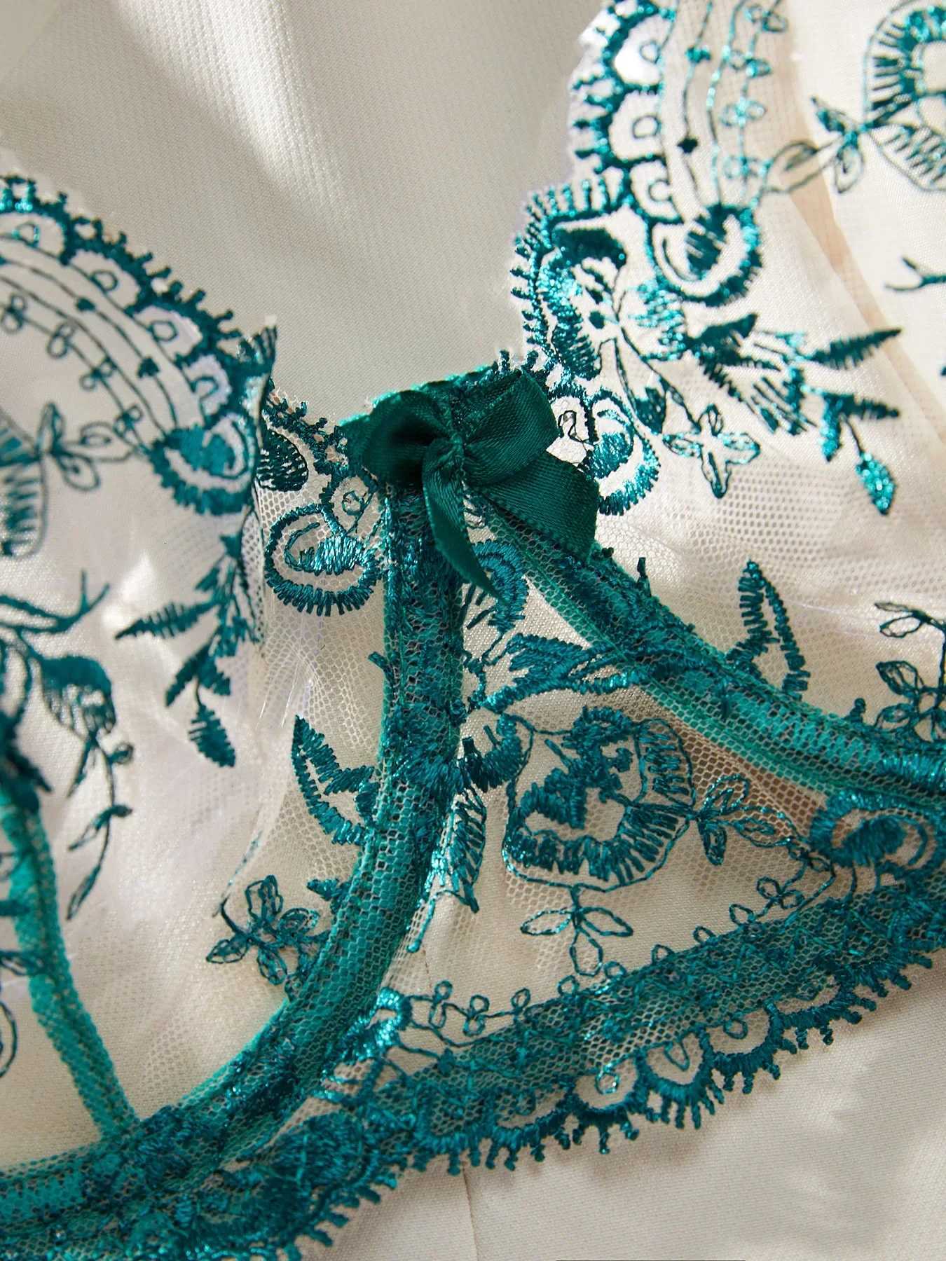 Sexy Embroidery Bra+Panties Sets Women Lingerie 2Pcs Solid Seamless Erotic Bra Suit Female Underwear Set Fashion Ladies BraletteXJ250812