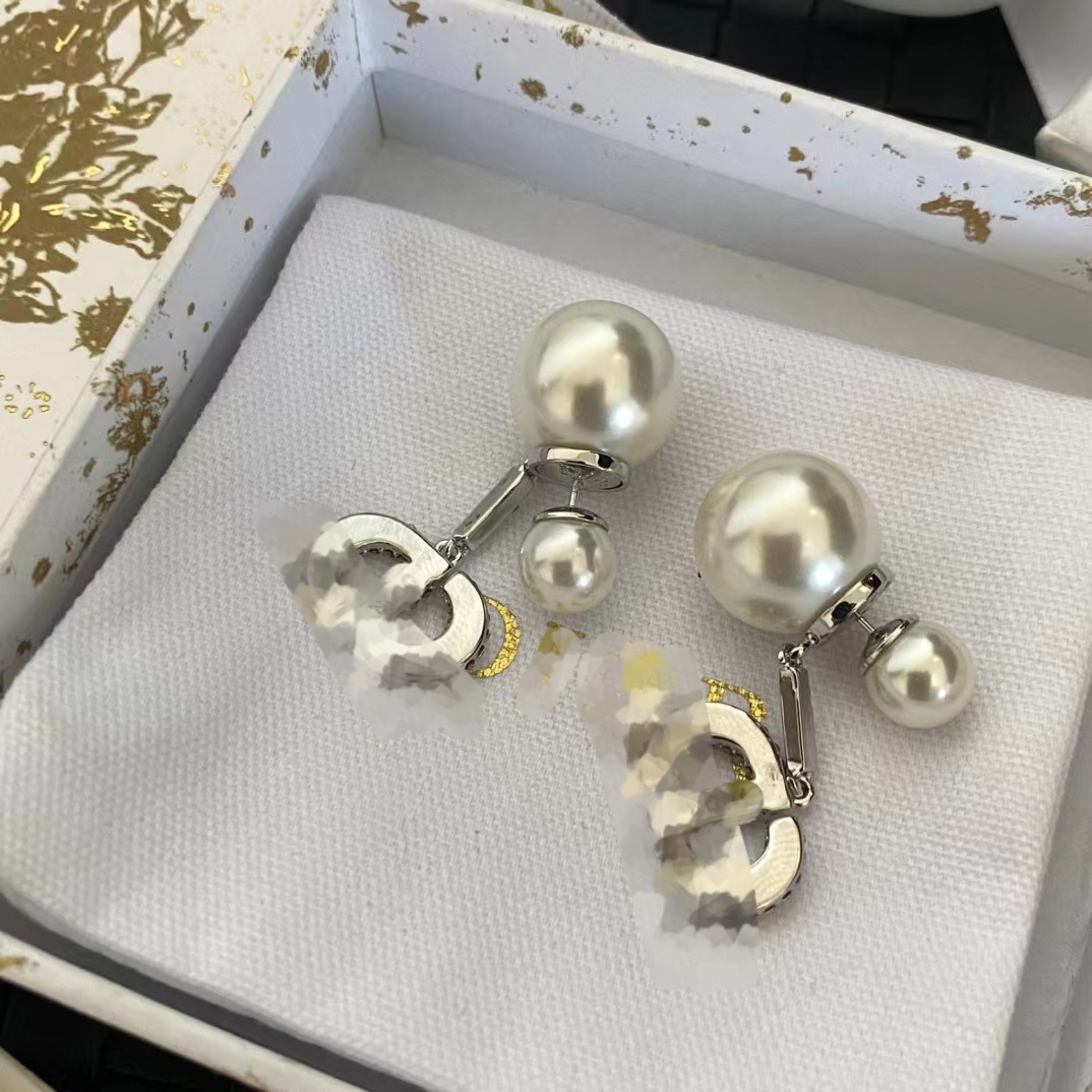 High-Quality Pearl and Crystal-Inlayed Symbol Hoop Earrings for Fashion Lovers Ever fade