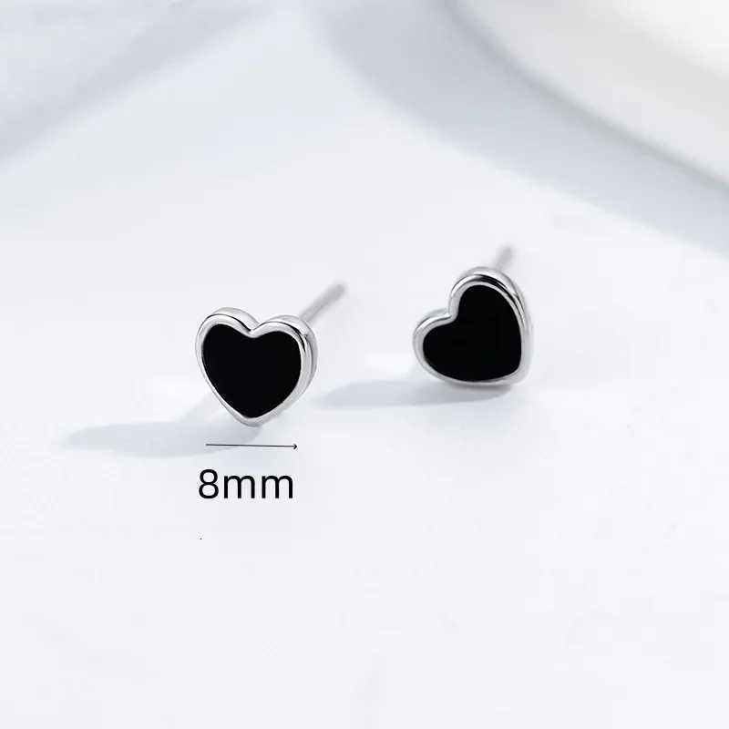 Small Black Color Heart Stud Earring for Women Sweet Temperament Mini Simple Jewelry Accessories Christmas Day Gift Y250812