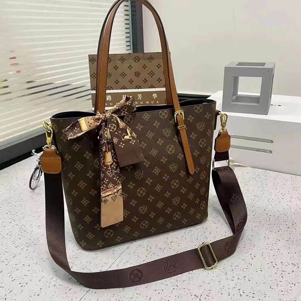 DHessentials Louis Fanghua Bag 2025 Trendy Fashion Single Shoulder Handbag Large Capacity High-end Tote