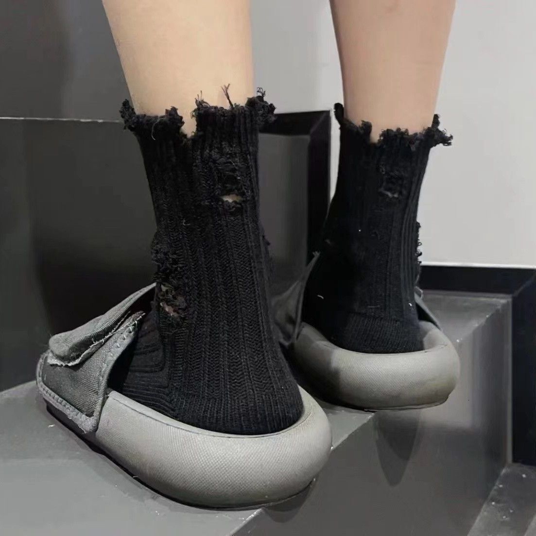 Ripped Hole Internet Celebrity Slouch Couple Unisex Mid-Calf Black Personality Beggar Trendy Frayed Socks