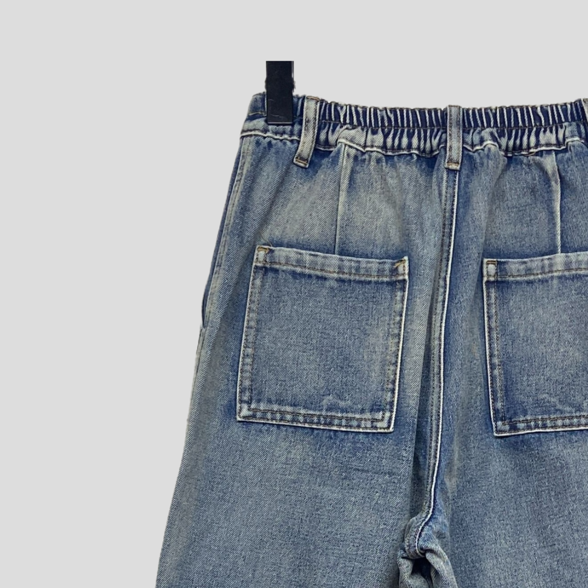 Street-style cool meets practicality in this workwear-inspired, multi-pocket, washed denim wide-leg pant 2059