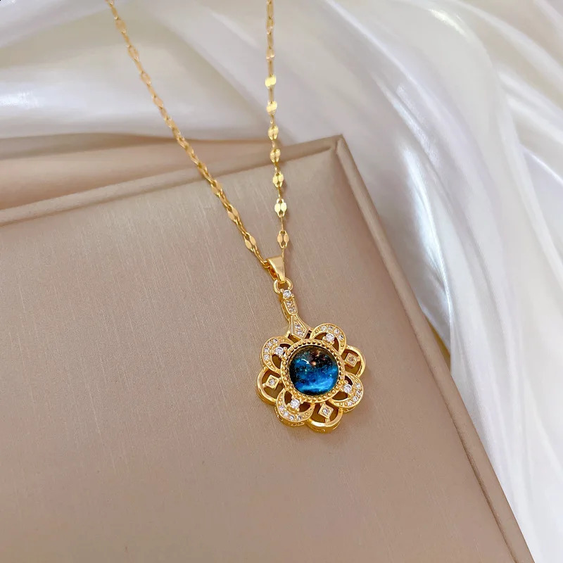 Exquisite and Fashionable Micro-embellished Gorgeous Flower Starry Sky Necklace Classic Charm Stainless Steel Clavicle Chain 250807