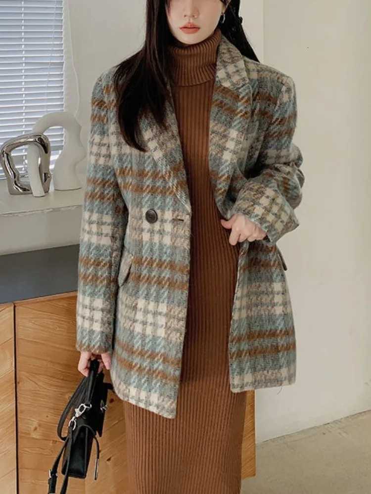 Popular Plaid Woolen Coat New Short Tops Hepburn Style Retro Thick Woolen Coat Autumn 2025 Autumn Winter Korean Chic Jackets Z250813