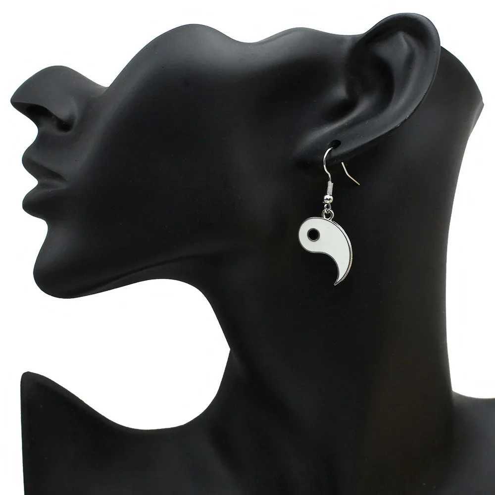 Asymmetric Tai Chi Yin Yang Bagua Black White Color Round Drop Earring for Women Creative Girl Jewelry Good Friend Gift Y250812