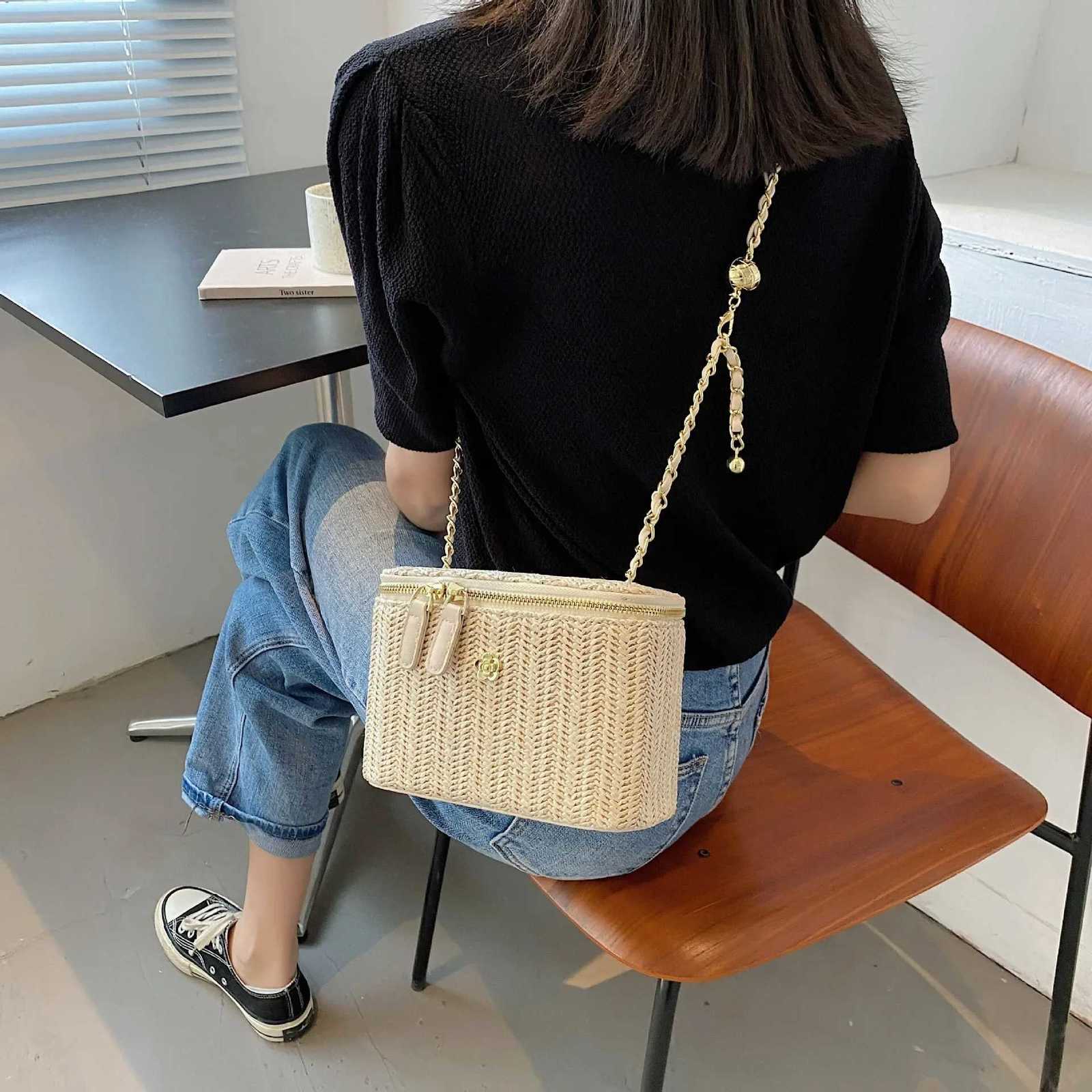 Mini Straw Bucket Crossbody bag For Women Summer Weave Womens Handbags And Purses Fashion Chain Simple Shoulder Bags Z250813