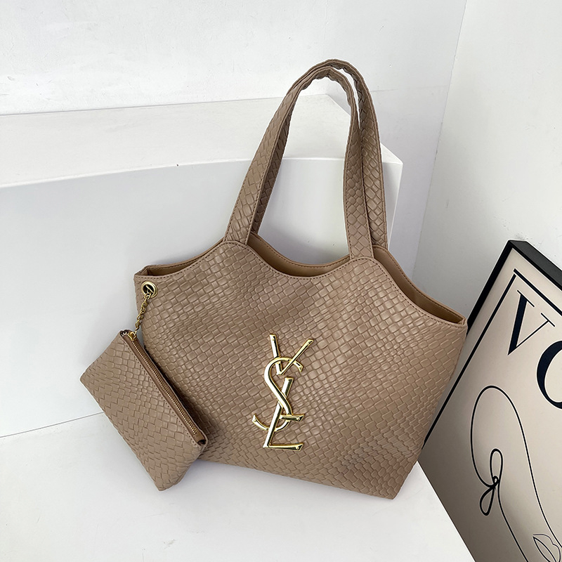 Designer bag free shipping hot Light luxury outdoor casual tote bag simple and versatile high-capacity woven bag