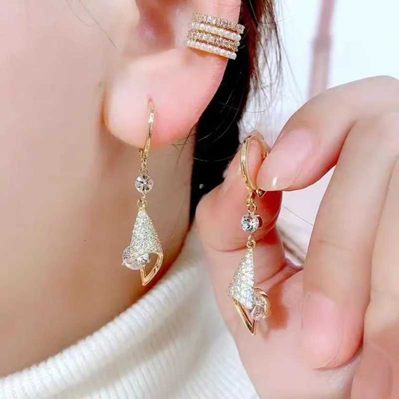 New Three-dimensional Full Rhinestone Golden Earrings Womens Luxury Personality Fashion Earrings Wedding Jewelry Birthday Gifts Y250812