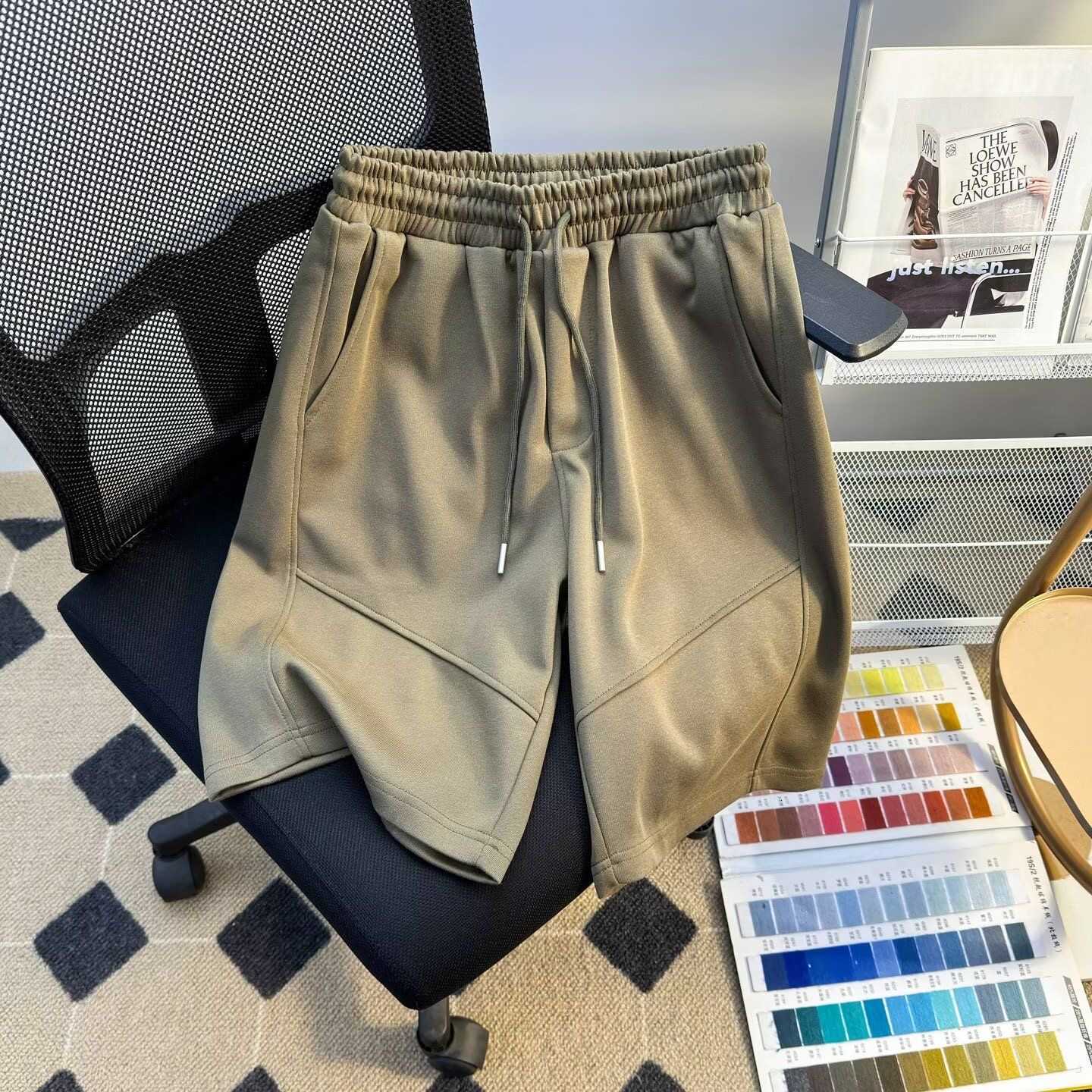 Summer lightweight sports shorts for men - high street basketball five-pocket pants with loose straight fit and deconstructed style for a casual look