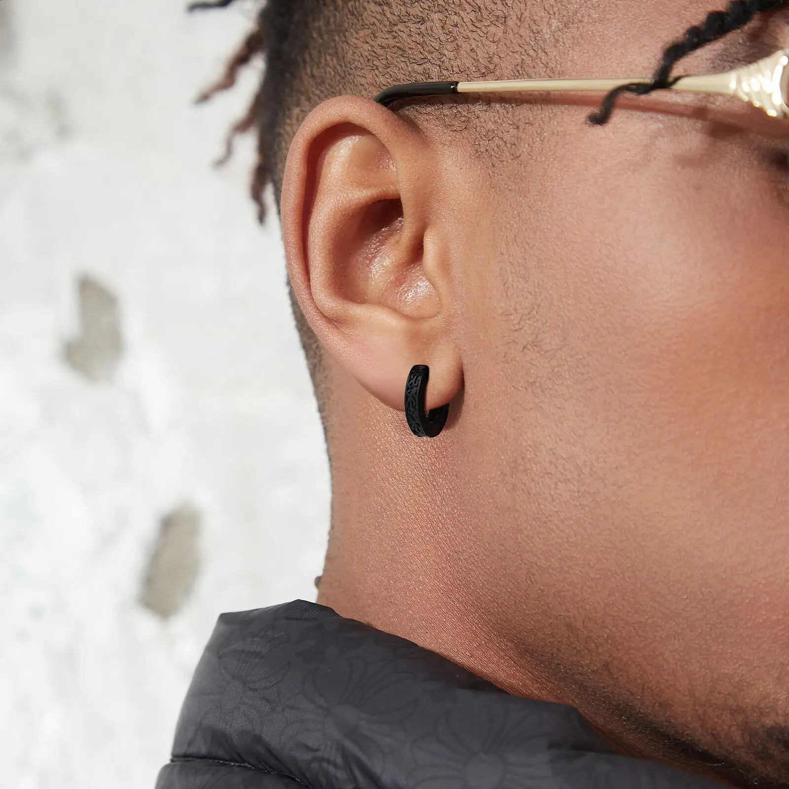 Vnox Monogrammed Mens Hoop EarringsThick Small Stainless Steel Earrings Gothic Punk Ear Jewelry 250812