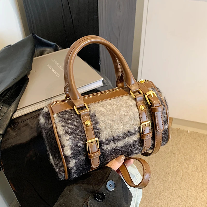 Paid Lamb Woolen Shoulder Bag for Women Winter Handbag - Fashion Crossbody Bags Fashion Small Square Satchel Black Coffee 250809