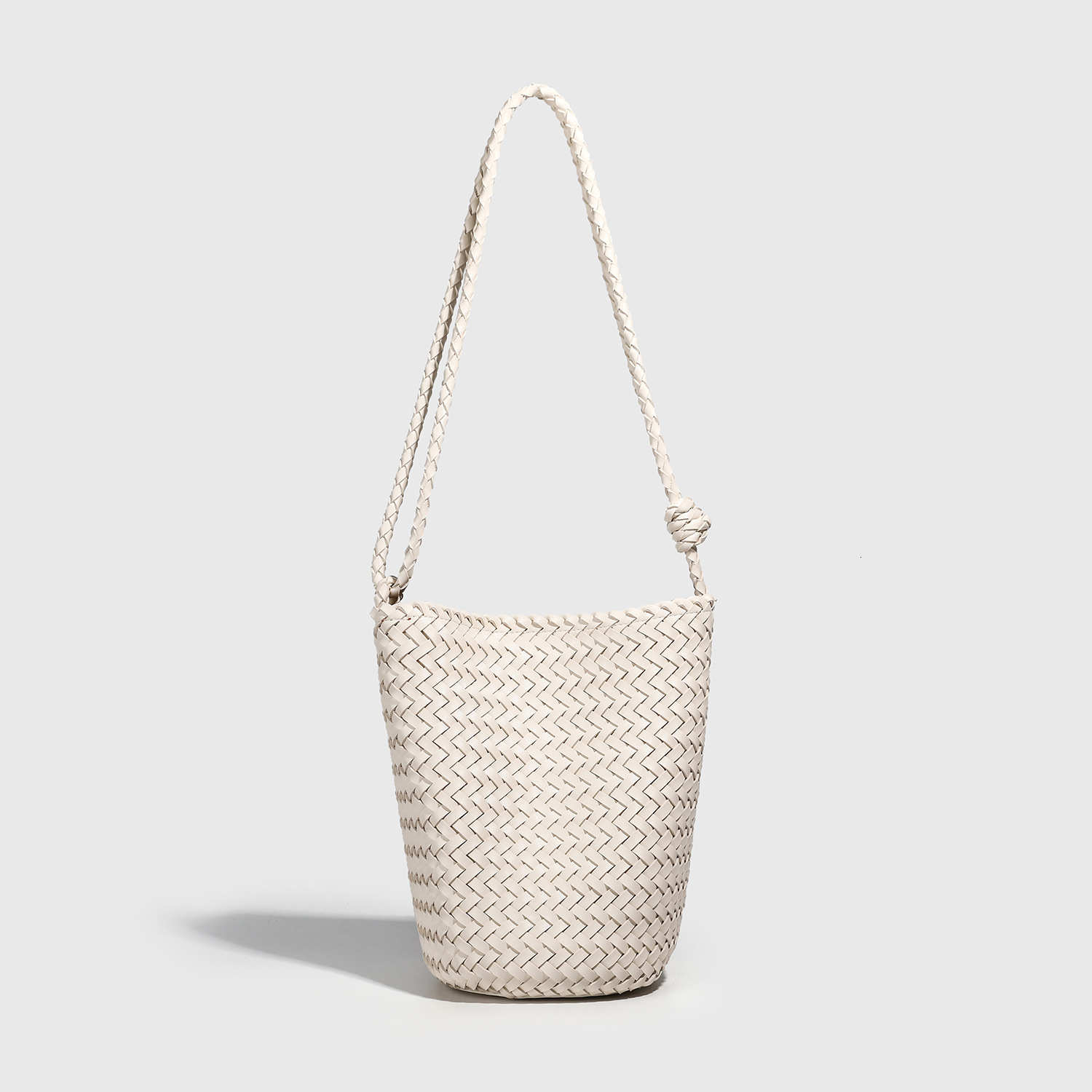 fashion bag New French Retro Genuine Leather Women s Handmade Woven Bucket shaped Handbag Designer Bag Single Shoulder Crossbody Bag