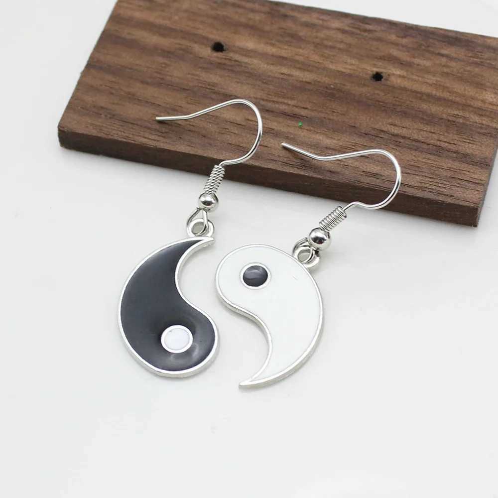 Asymmetric Tai Chi Yin Yang Bagua Black White Color Round Drop Earring for Women Creative Girl Jewelry Good Friend Gift Y250812