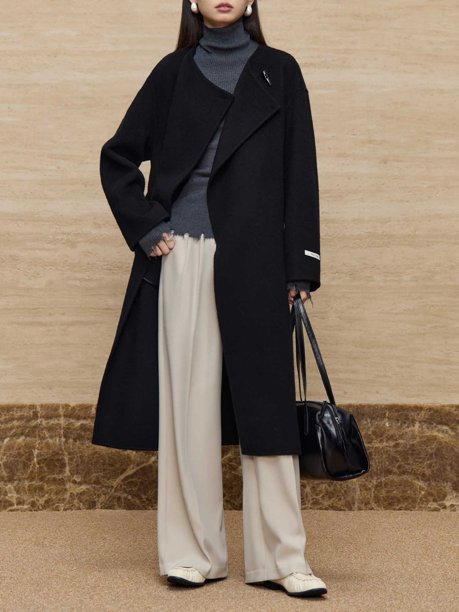 2 Colors Women Simple Long Woolen Jackets Horn Button Round Neck Black Commuter Winter Long Coat Wool Coats 24ZQ94165 Z250813