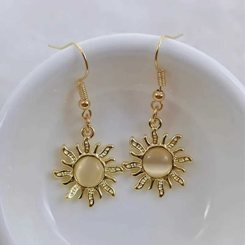individuality Traditional Golden Gem Sun Earrings Summer Celestial Charm Earrings Gifts for her Womens fashion jewelry Y250812