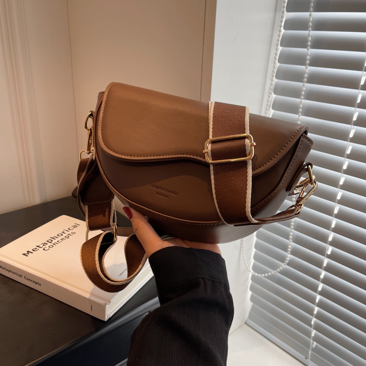 2025 New Designer Retro Multi functional Crossbody Bag Fashion Single Shoulder Underarm Saddle Bag