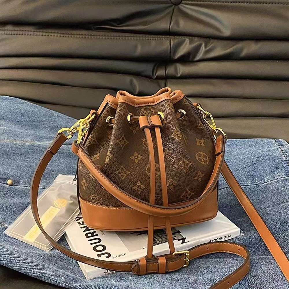 DHessentials Trendy Bucket Boston Bag - Fashionable Drawstring Crossbody Shoulder Bag for Women, Stylish Two-Tone Casual Boho Chic Handbag (Brown/Crea