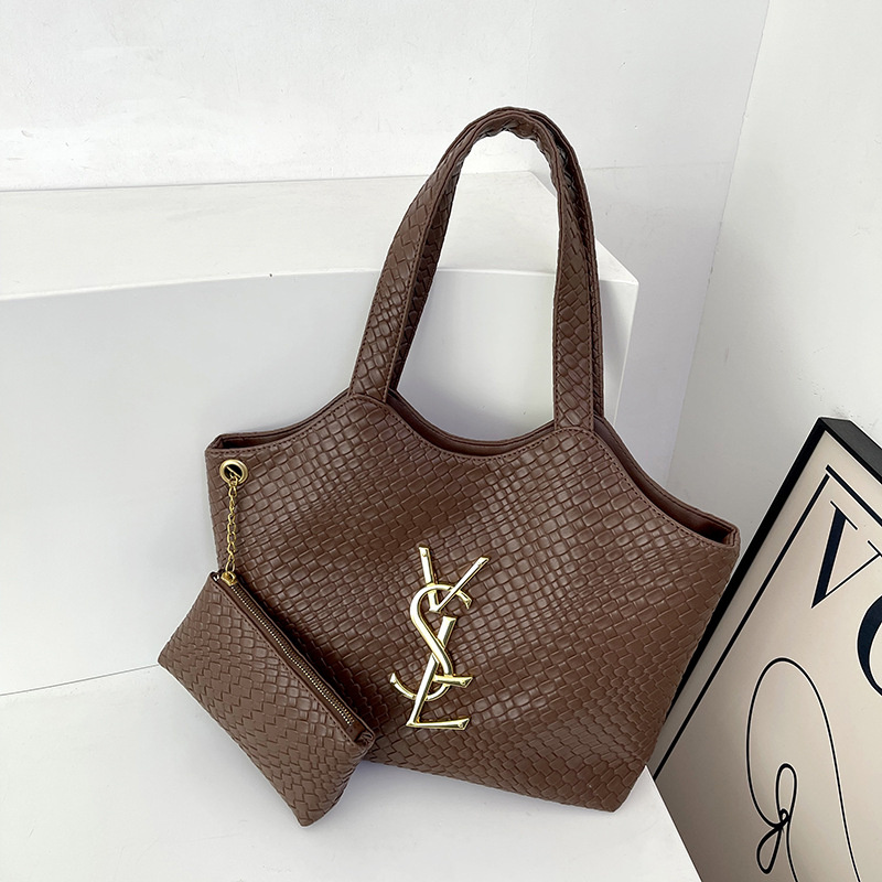Designer bag free shipping hot Light luxury outdoor casual tote bag simple and versatile high-capacity woven bag