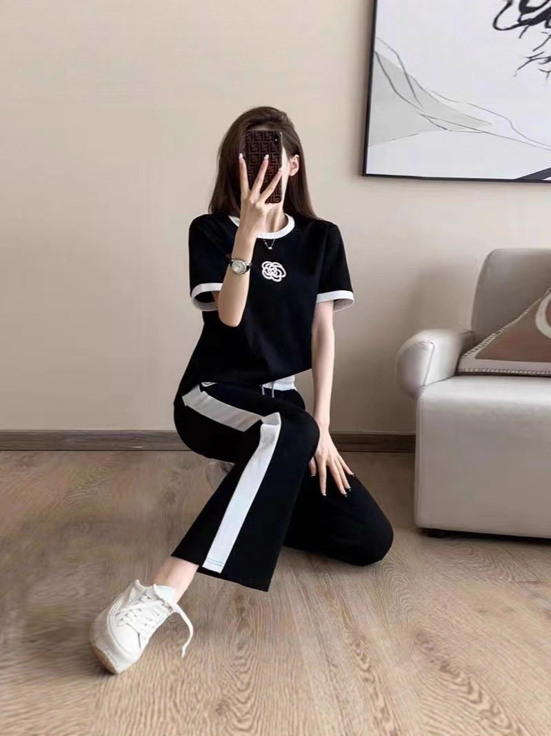 Camellia Pattern Womens Casual for Summer Pantsuits Black and white stitching Casual and fashionable short sleeves