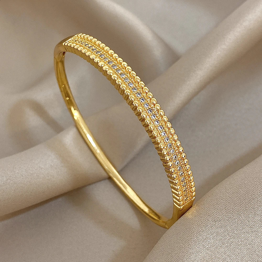 Freetry Inlaid Zircon Plated Round Bangle Bracelet for Women Glossy Metal Geometric Wide Spring Bangle Fashion Hand Jewelry Gift 250812