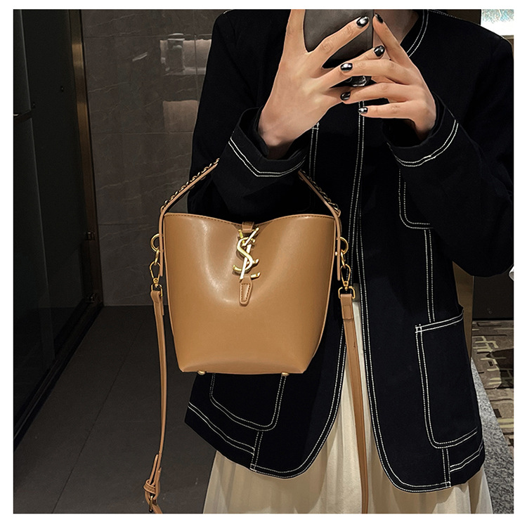 Designer Bag Large Capacity Handbag for Women 2025 Spring/Summer Fashion Versatile Bucket Bag Niche Simple Casual Shoulder Bag free shipping