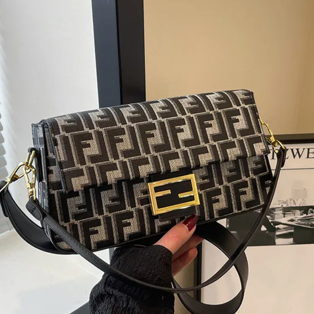 Designer bag fashionable and luxurious tote bag handbag shoulder bag crossbody bag makeup bag classic color matching bag flip cover metal wallet
