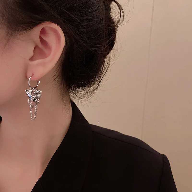 Hip Hop Punk Y2K Chic Design Metal Broken Peach Heart Earrings Women Korean Fashion Vintage Chain Tassel Earring Bar Ear Jewelry Y250812