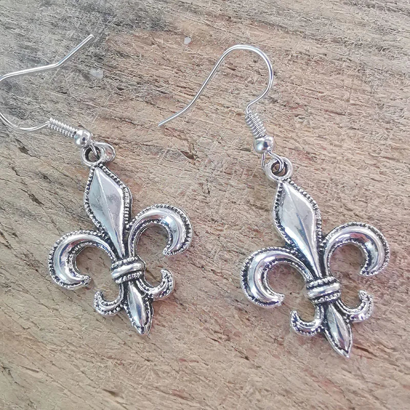 Fashion Vintage Lily Flower Drop Dangle Earrings for Women Goth Gothic Jewelry Accessories Decor Aesthetic Grunge Fluer Stud 250812