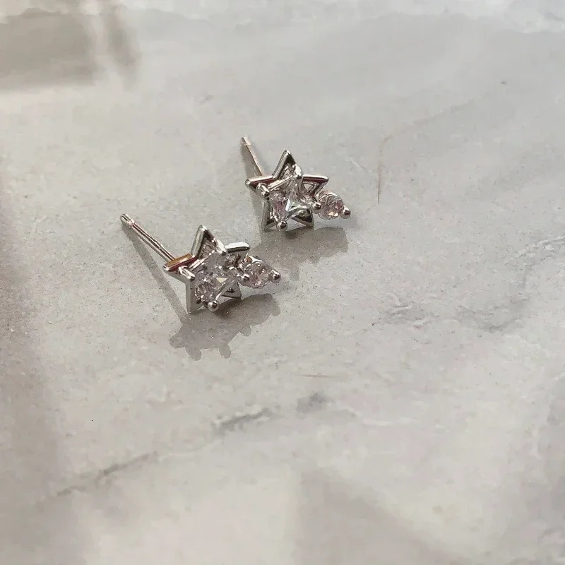 Y2K Pentagram Star Stud Earring for Women Shinning Punk Gothic Silver Color Helix Piercing Ear Bone Nail Jewelry Accessories 250812