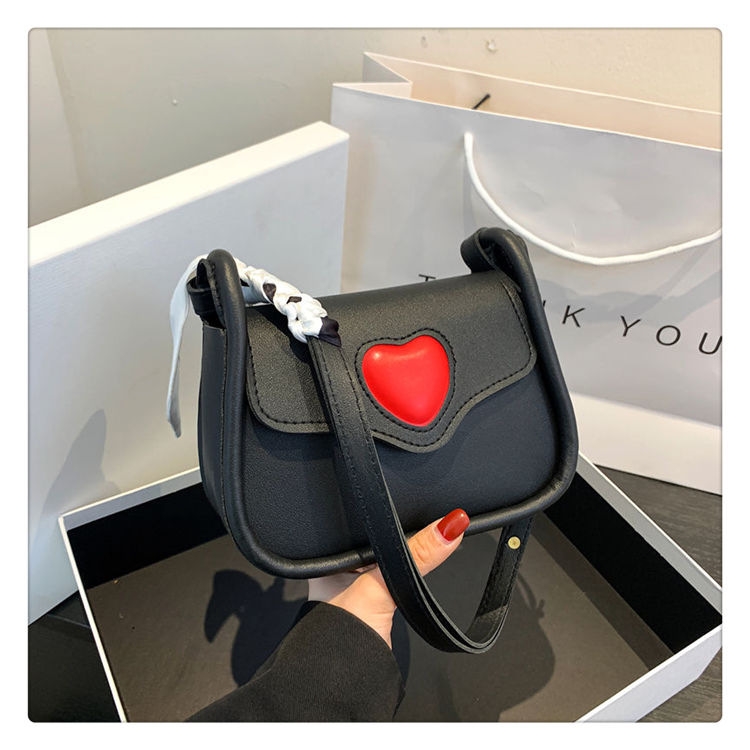 Cute Love Shoulder Bag Fashionable and Personalized Crossbody Bag Versatile PU Leather Mobile Phone Pouch Women Underarm Bags