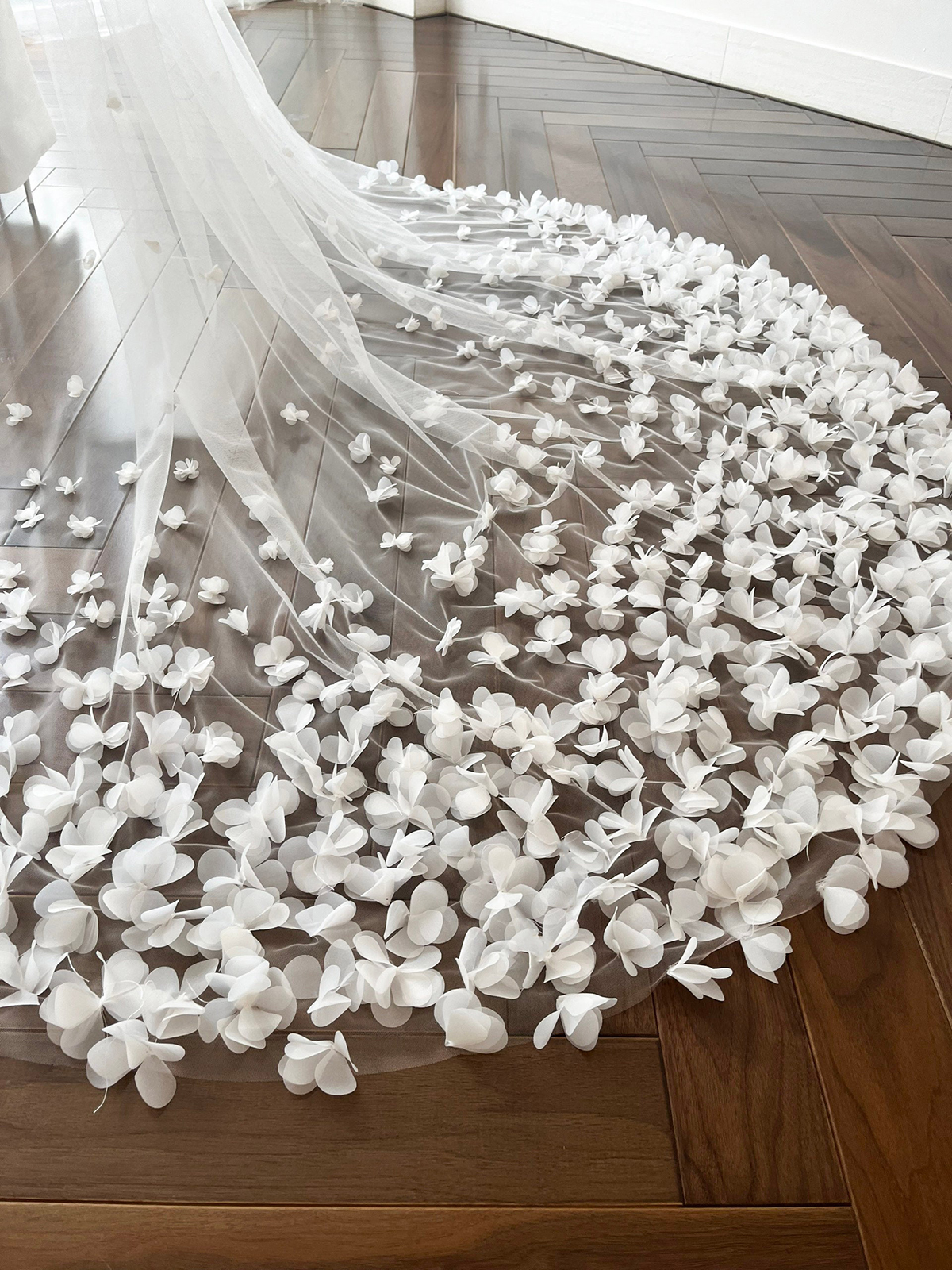 3D Flower Wedding Veil Cathedral Length White Ivory Long Exquisite Bridal Veils Tulle 1 Tier With Comb Bride Accessories Custom Made