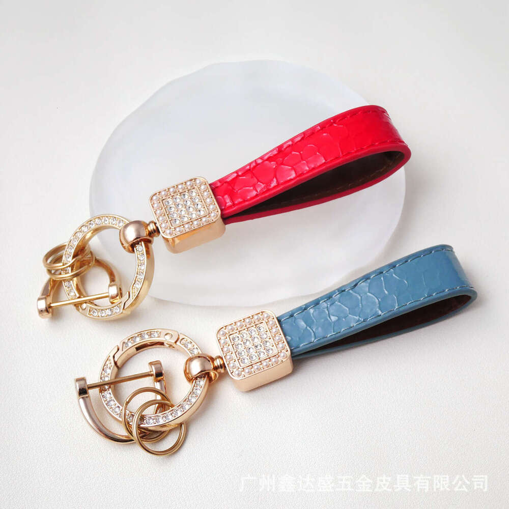 Fashionable Textured Car Keychain Women's Accessories Light Simple Key with Dia Inlaid Spring Ring Small Gift