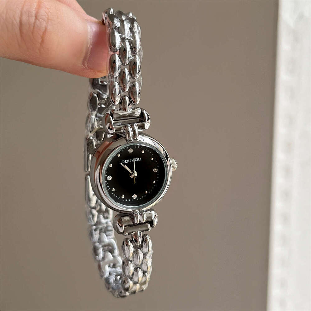 Hot Selling Simple Gold and Silver Small Chain Elegant Women's Watch Wristwatch