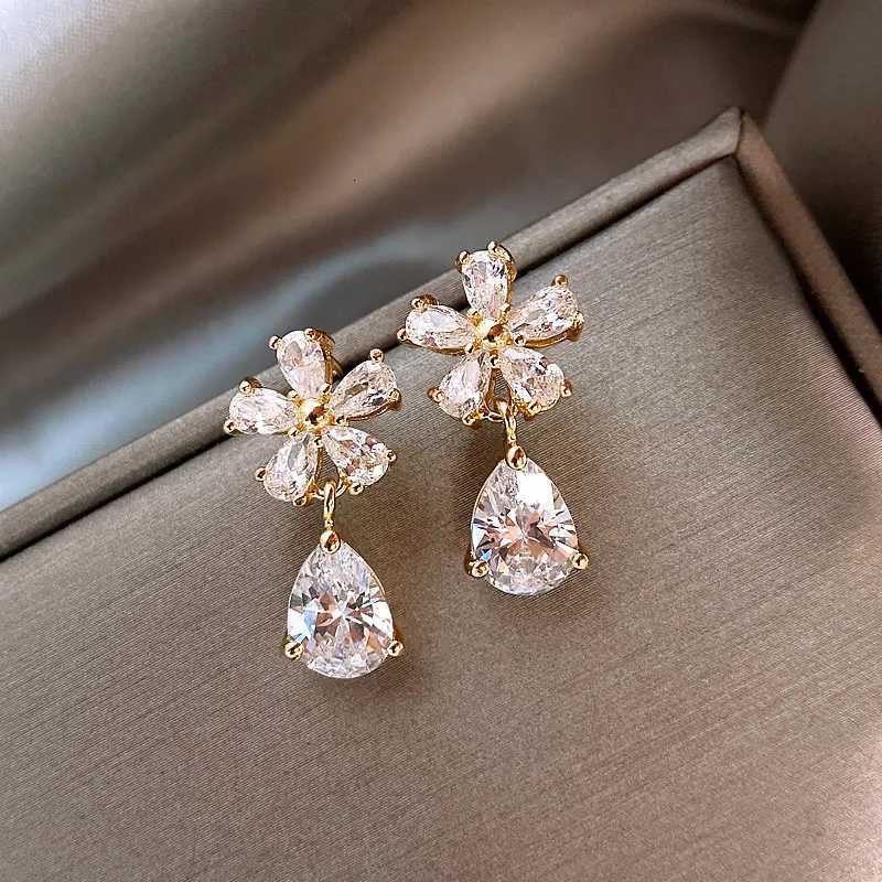 Exquisite Leaves Crystal Flower Stud Earrings For Women AAA Zircon Rose Butterfly Tassel Earring Bride Wedding Party Jewelry Y250812