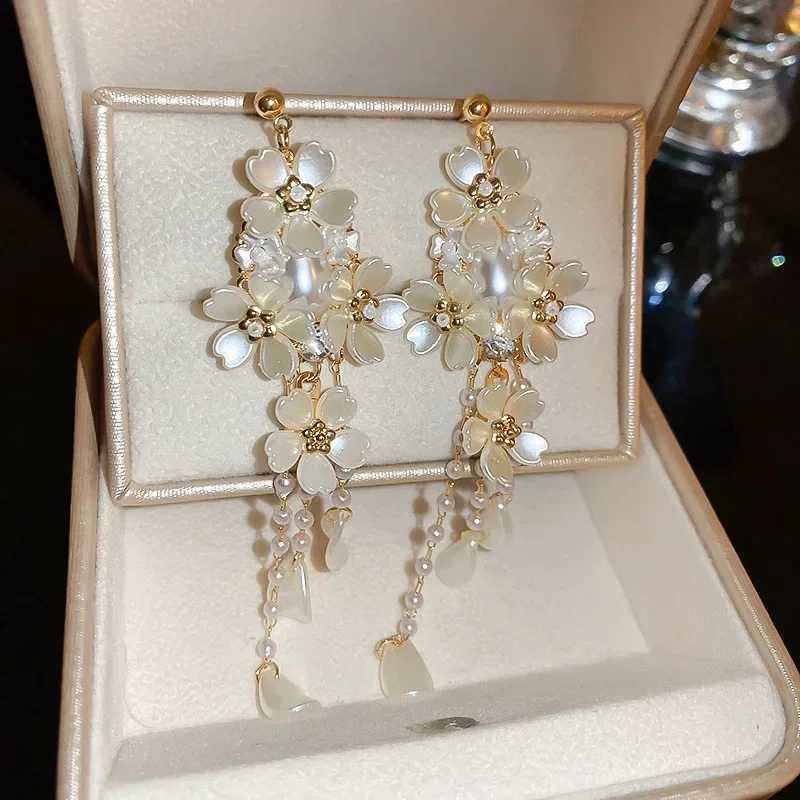 Rhinestone Pearl Tassel Earrings for Women French Romantic Flower Drop Earring Commute Exquisite Charms Jewelry Y250812
