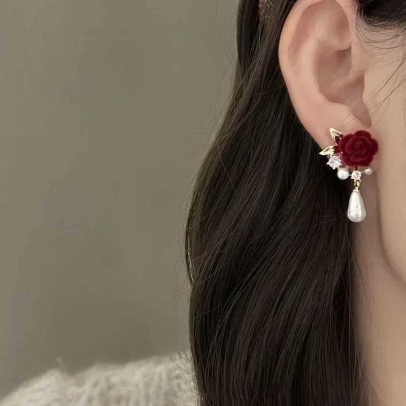 2024 New Wine Red Velvet Rose Pearl Earrings for Women Vintage Red Rose Elegant High-end Studs Earrings Jewelry Accessories Y250812