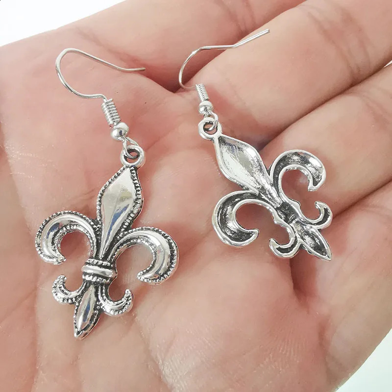 Fashion Vintage Lily Flower Drop Dangle Earrings for Women Goth Gothic Jewelry Accessories Decor Aesthetic Grunge Fluer Stud 250812