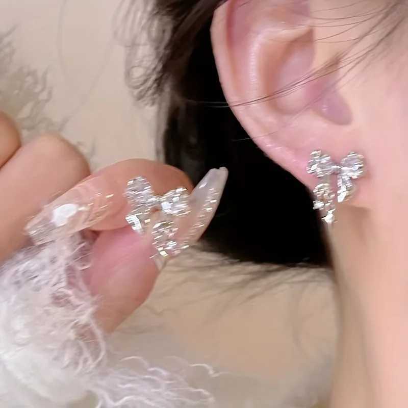 1 Pair Elegant Bow Earrings Luxurious Zirconium Alloy Daily Wear Exquisite Earrings Women Simple Fashionable Jewelry Earrings Y250812