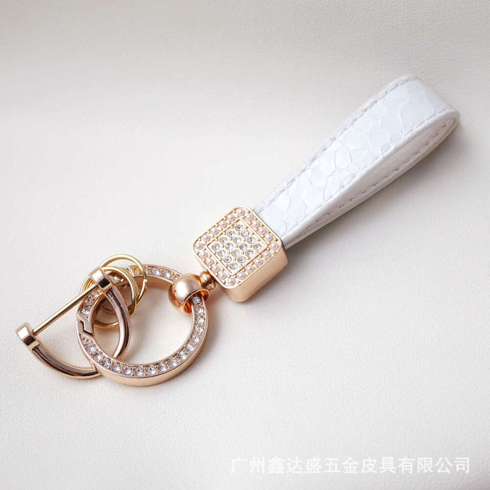 Fashionable Textured Car Keychain Women's Accessories Light Simple Key with Dia Inlaid Spring Ring Small Gift