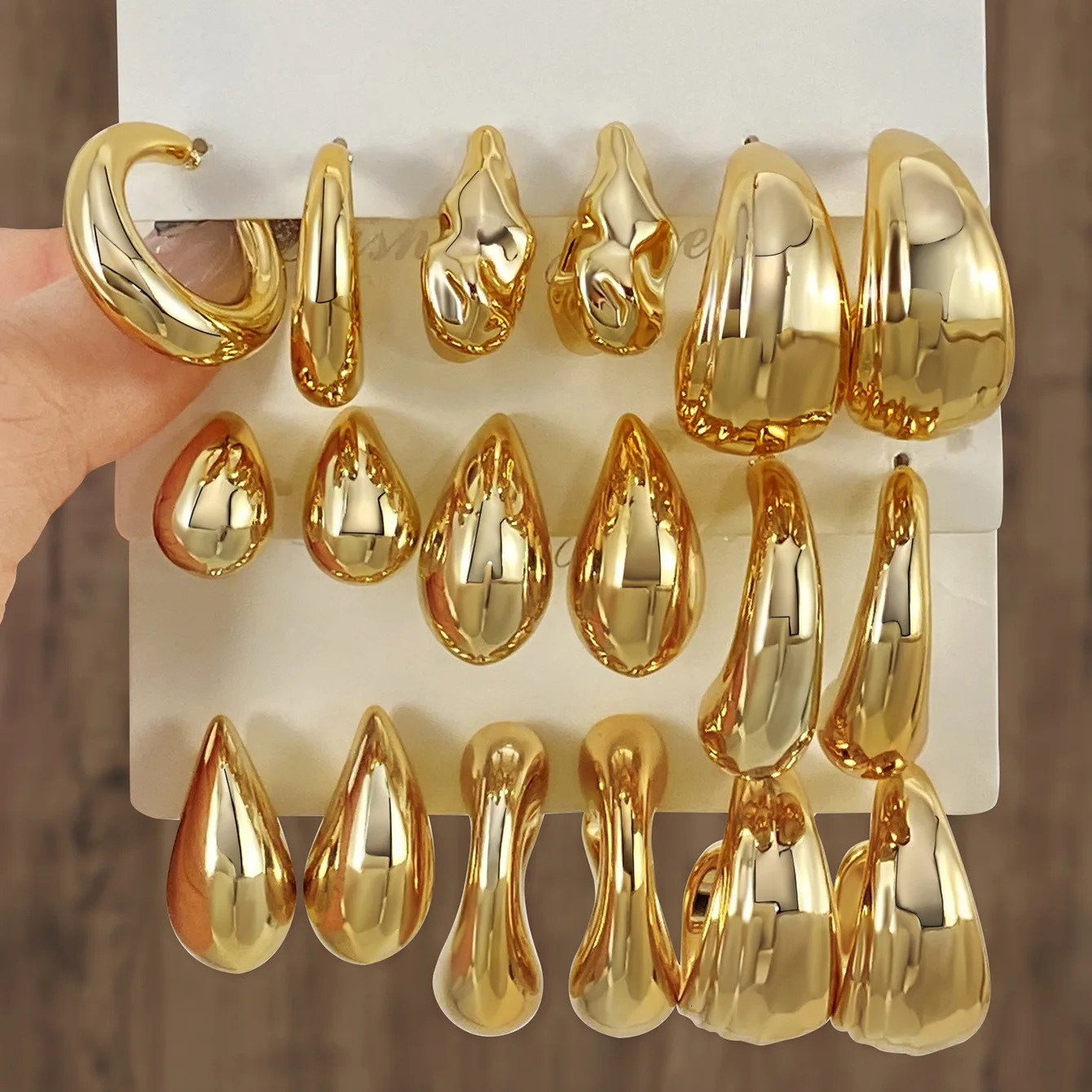 Vintage Gold Color Classic Water Drop C-Earrings Set for Women Twist Geometric Smooth Teens Earrings Set Daily Wear Y2K Jewelry 250812