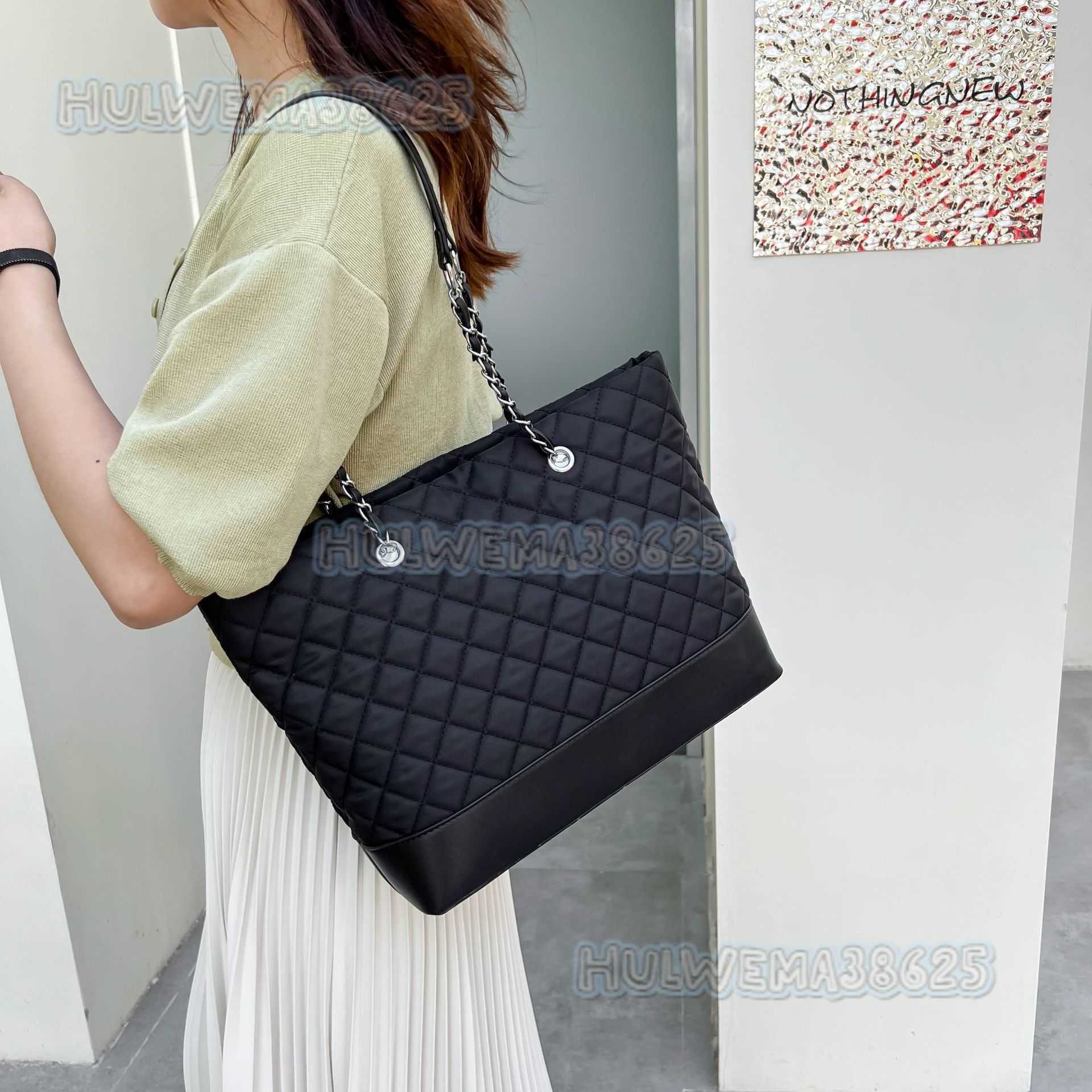 Large Capacity Quilted Bag for Women Summer 2025 New Versatile Fashion Chain Shoulder Bag Handheld Shopping Bag Tote Bag H250813