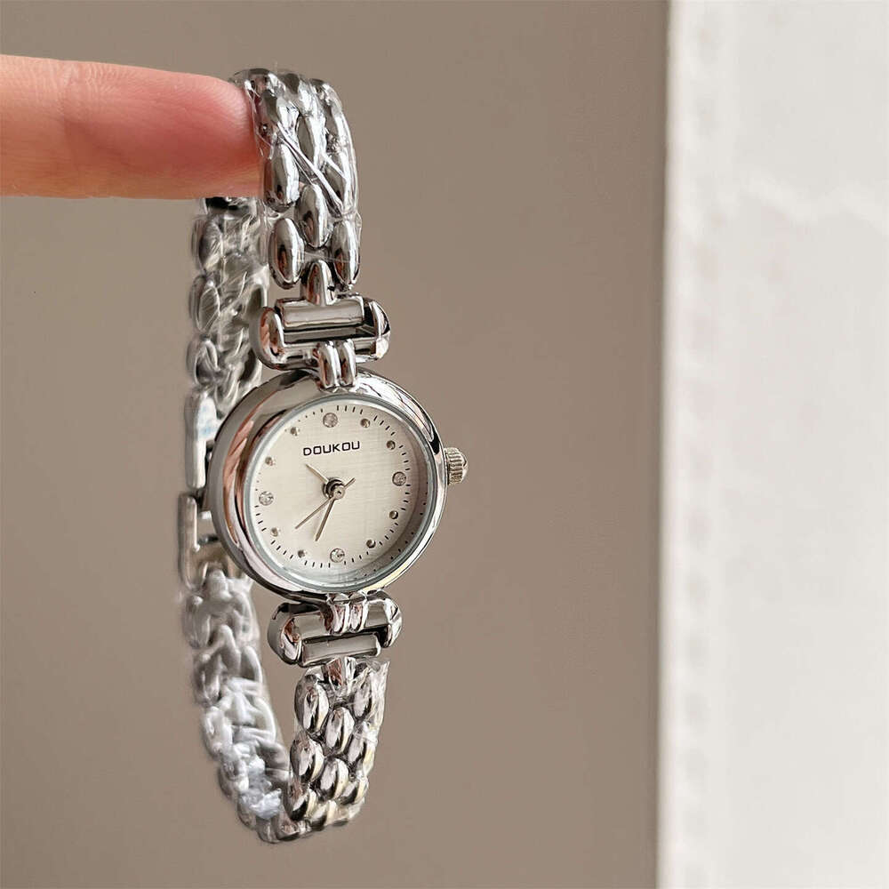 Hot Selling Simple Gold and Silver Small Chain Elegant Women's Watch Wristwatch