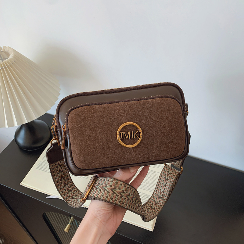 new Popular Internet-famous Matt Leather Shoulder and Crossbody Small Square Bag for Women with Wide Shoulder Strap