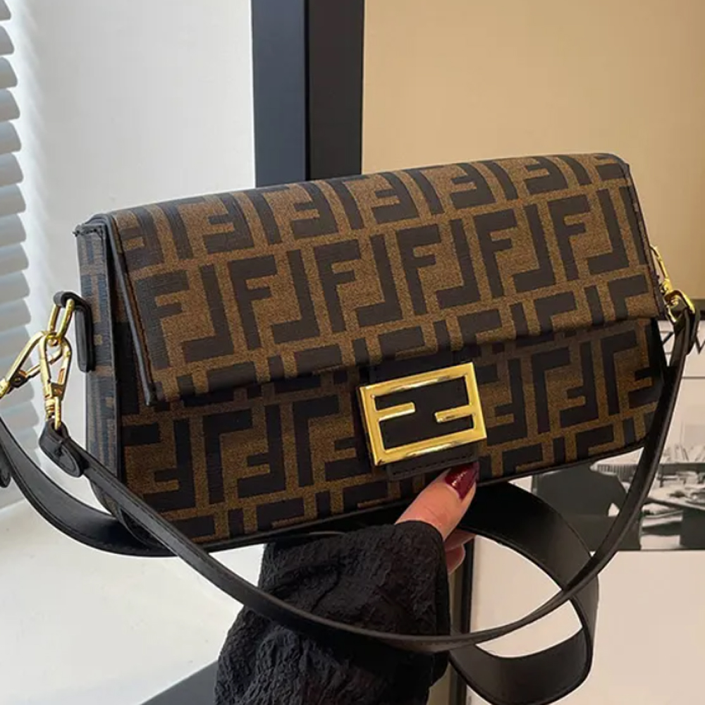 Designer bag fashionable and luxurious tote bag handbag shoulder bag crossbody bag makeup bag classic color matching bag flip cover metal wallet