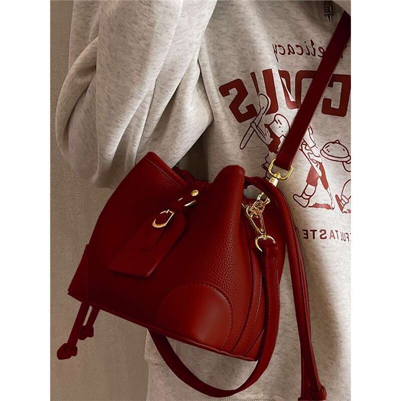 Trendy Red Versatile Small for Women 2025 New French Niche Design Shoulder Crossbody Bucket Bag