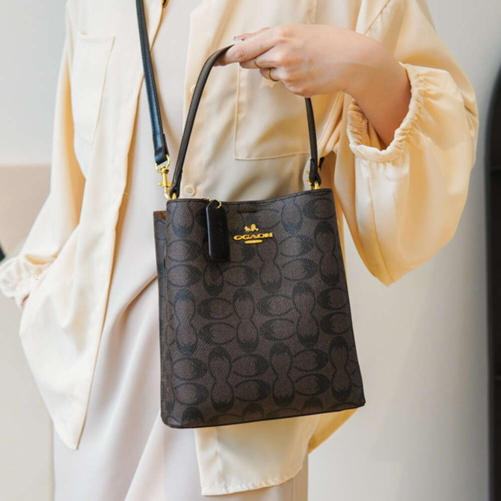 2025 Autumn/Winter New Bucket Women's Fashion Printed Handbag Versatile Large Capacity Shoulder Bag