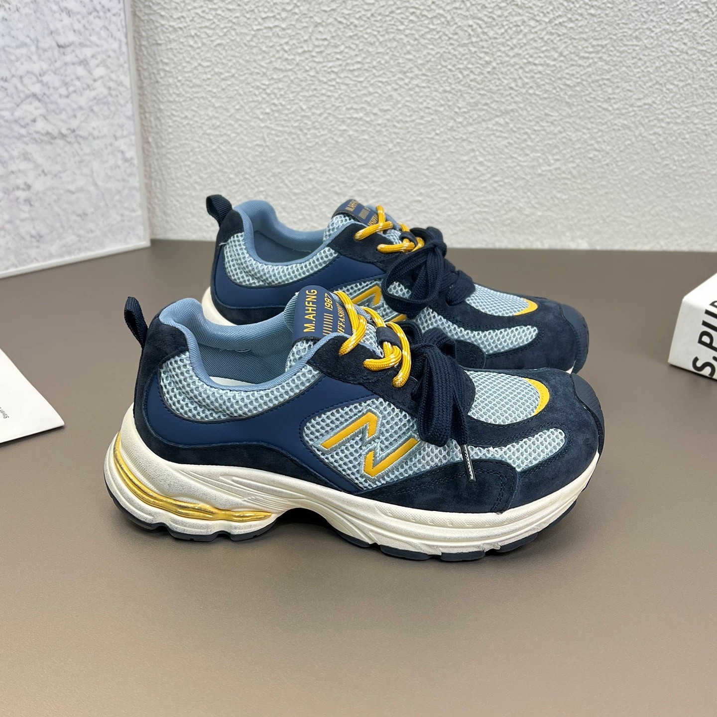 designer shoes Women's 2025 Summer All-match Sports and Casual Shoes - Genuine Leather Breathable Mesh Film-absorbing Height-increasing shaped Da