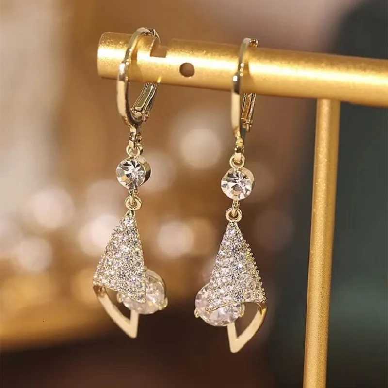New Three-dimensional Full Rhinestone Golden Earrings Womens Luxury Personality Fashion Earrings Wedding Jewelry Birthday Gifts Y250812