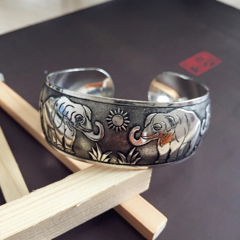 Bohemian Ethnic Style Retro Silver Wide Bracelet for Women Carved Flower Opening Fashionable Bracelet Boho Vintage Jewelry 250812